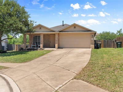 Living area at 406 Covent DR - 3 bed 2 bath home