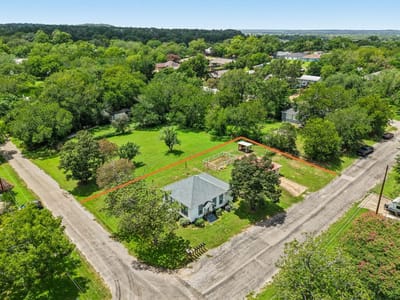 Property photo 2 at 406 Live Oak ST - 2 bed 1 bath home