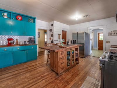Photo 5 of 22 at 406 N Main ST - 2 bed 2 bath home
