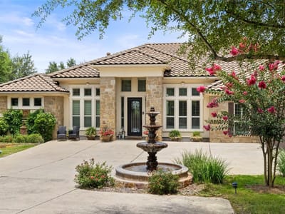 Living area at 407 Bella Montagna CIR - 4 bed 3 bath home
