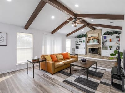 Living area at 407 Buckboard BLVD - 3 bed 2 bath home