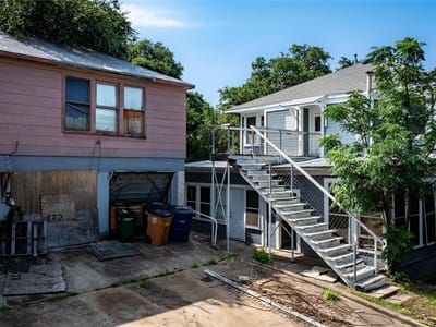 Living area at 407 E Monroe ST - Fairview Park, Austin, TX