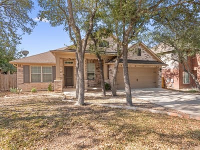 Living area at 407 Red Hawk DR - 3 bed 2 bath home
