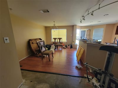 Photo 3 of 10 at 407 Saul ST - 4 bed 2 bath home