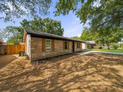 Photo 4 of 24 at 407 Tamworth Ave - 3 bed 2 bath home