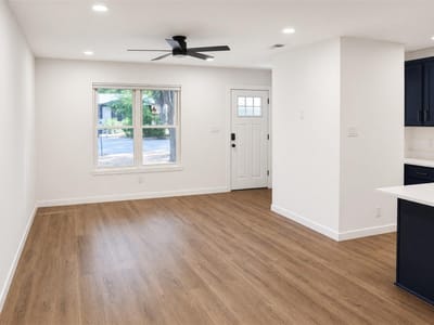 Property photo 3 at 407 Tamworth Ave - 3 bed 2 bath home