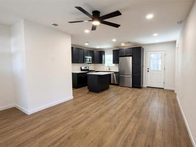 Property photo 4 at 407 Tamworth Ave - 3 bed 2 bath home