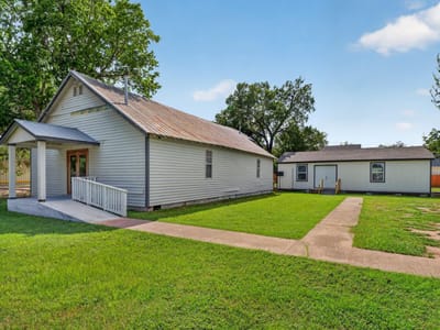 Kitchen at 407 Wilkes ST - Byrne, Smithville, TX
