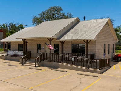 Living area at 408 N Key Ave - L S C 1st, Lampasas, TX