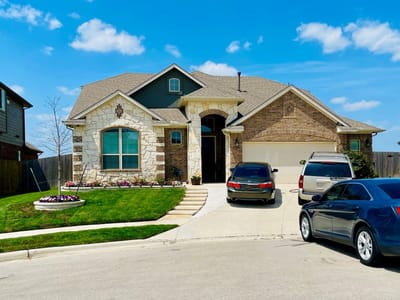 Living area at 409 Betony LOOP - 4 bed 3 bath home