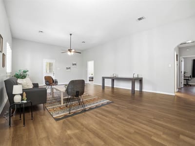 Living area at 409 E Austin Ave - 3 bed 2 bath home