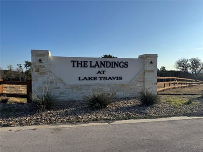 Living area at 41 Hawthorne Ln - Landings/Lk Travis Secs 1 & 2, Spicewood, TX
