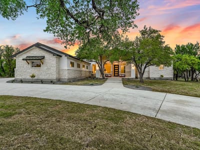 Living area at 410 Shady Tree DR - 4 bed 4 bath home