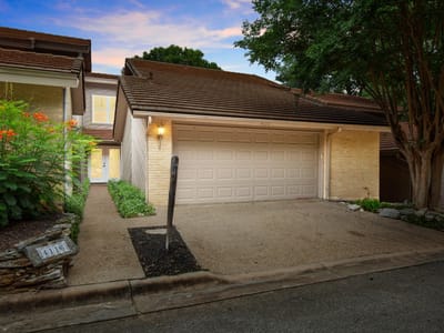 Living area at 4116 Creek Ledge Unit #108 - 2 bed 2 bath home