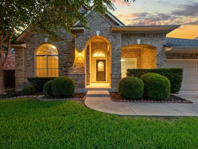 Living area at 412 Madisons WAY - 4 bed 2 bath home