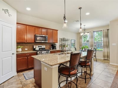 Property photo 4 at 4134 Kingsley Ave - 4 bed 2 bath home