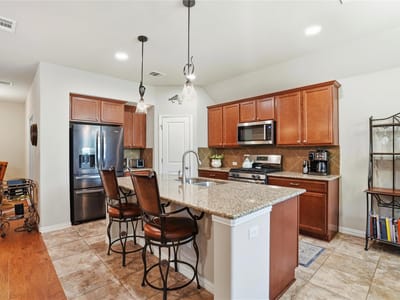 Property photo 5 at 4134 Kingsley Ave - 4 bed 2 bath home