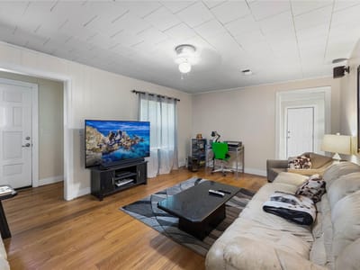 Photo 2 of 15 at 414 E Eblin ST - 2 bed 1 bath home
