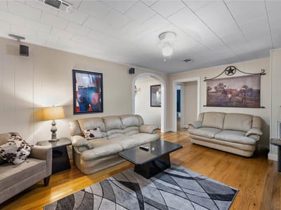 Photo 3 of 15 at 414 E Eblin ST - 2 bed 1 bath home