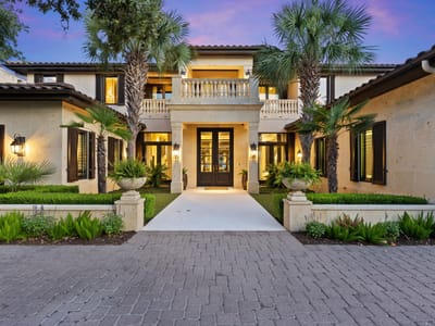 Living area at 415 Lighthouse DR - 5 bed 5 bath home