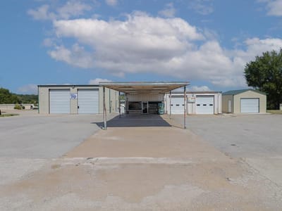 Living area at 415 State Highway 36 S Hwy - Caldwell, TX