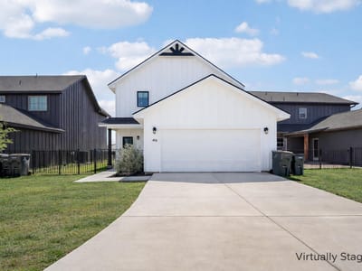 Living area at 416 Stagecoach TRL - 4 bed 2 bath home