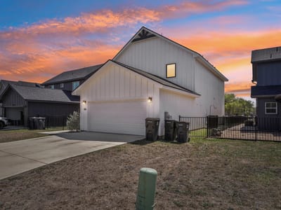 Living area at 416 Stagecoach TRL - 4 bed 2 bath home