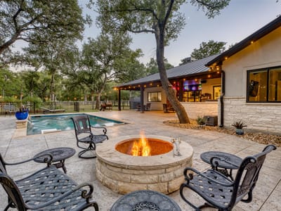 Living area at 417 Haney Trace - 5 bed 5 bath home