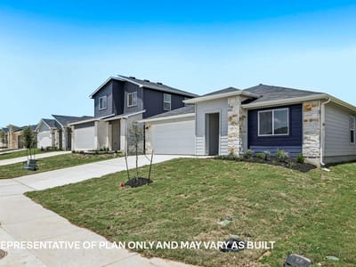 Living area at 417 Mountain Pea RD - 4 bed 2 bath home