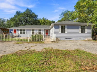 Photo 3 of 40 at 417 N Blanco ST - Lockhart, Lockhart, TX