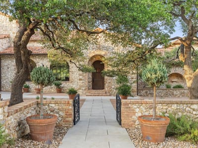 Property photo 3 at 418 Cattle Trail DR - 6 bed 6 bath home