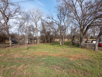 Living area at 418 S Avenue D Ave - Smith, J S, Elgin, TX