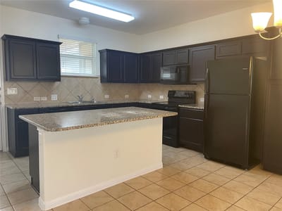 Property photo 5 at 419 Katmai CIR - 3 bed 2 bath home