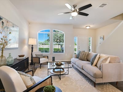 Living area at 419 N Heatherwilde BLVD - 3 bed 2 bath home