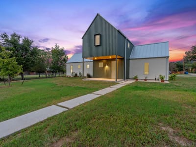 Photo 2 - 420 S Brazos ST Photo 2 of 29 at 420 S Brazos ST - 4 bed 3 bath home