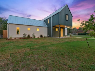 Photo 3 - 420 S Brazos ST Photo 3 of 29 at 420 S Brazos ST - 4 bed 3 bath home