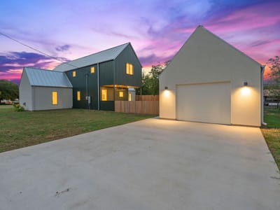 Photo 4 - 420 S Brazos ST Photo 4 of 29 at 420 S Brazos ST - 4 bed 3 bath home