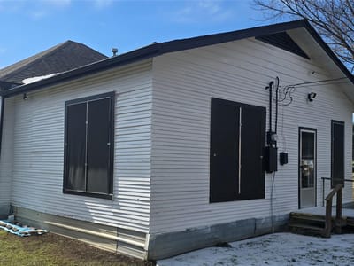 Primary bedroom at 420 W 6th St - 3 bed 1 bath home
