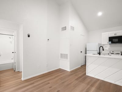 Photo 5 of 22 at 4205 Speedway Ave Unit #201 - 1 bed 1 bath home