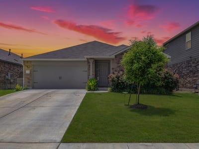 Living area at 424 Sebring CIR - 3 bed 2 bath home
