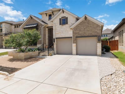 Living area at 425 Juana Way ST - 4 bed 3 bath home