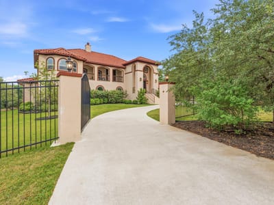 Living area at 427 Bella Montagna CIR - 7 bed 5 bath home