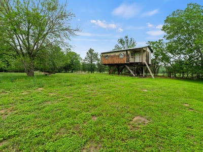 Primary bedroom at 429 Hidden Shores Rd - Hidden Shores, Smithville, TX