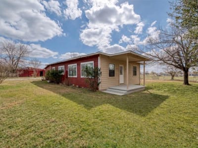 Living area at 430 N Fm 487 - 3 bed 1 bath home