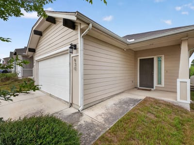 Property photo 2 at 430 Twisted Oaks LN - 3 bed 2 bath home