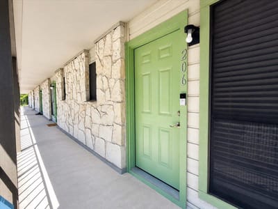 Property photo 2 at 4307 S 1st ST Unit #206 - 1 bed 1 bath home