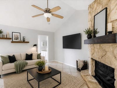 Property photo 3 at 4307 S 1st ST Unit #206 - 1 bed 1 bath home