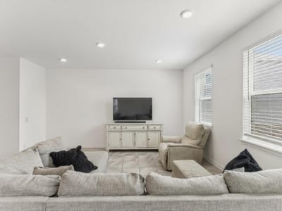 Property photo 5 at 4318 Admirals BND - 3 bed 2 bath home