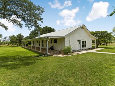 Living area at 4320 County Road 223 - 3 bed 2 bath home