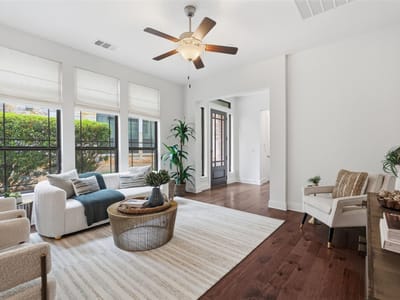 Photo 4 of 31 at 4323 Spicewood Springs RD Unit #3 - 4 bed 2 bath home